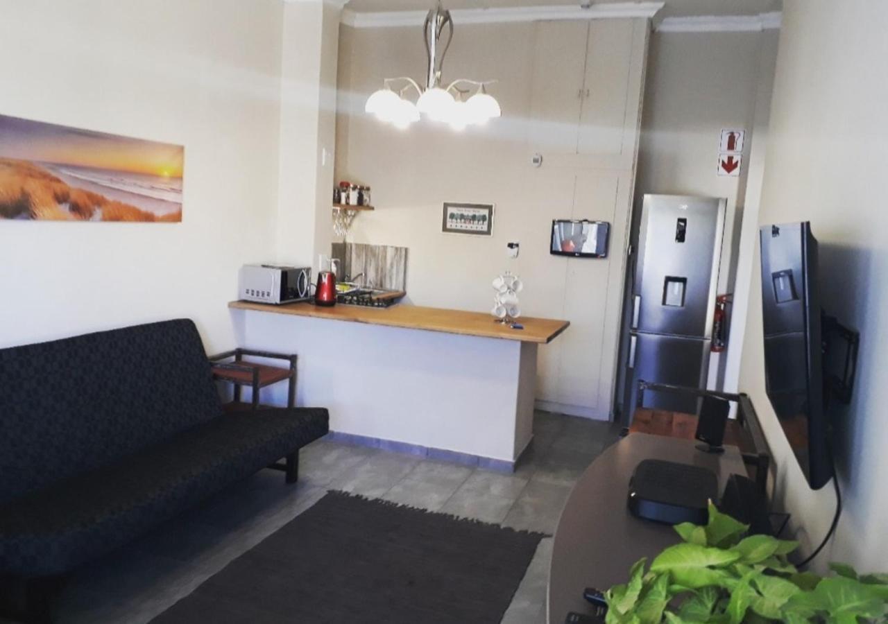 Apartamento Bateleur Self Catering Cc Windhoek Exterior foto